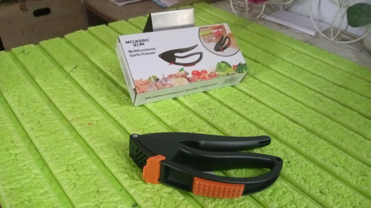 Multifunctional Garlic Press & Crusher | Easy Garlic Mincing Tool for Kitchen (1 Pc)